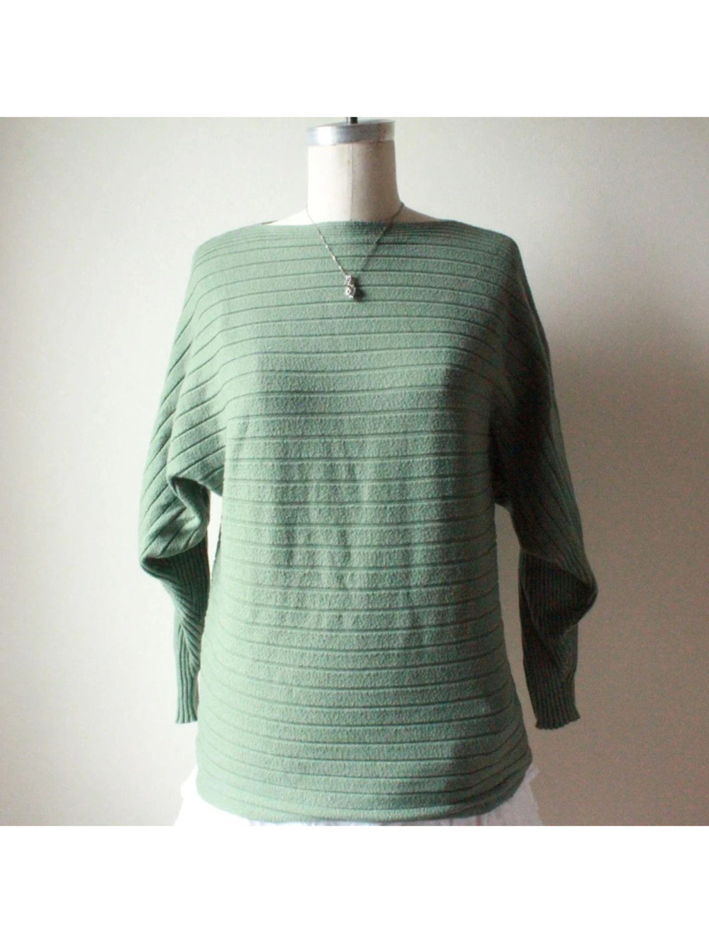 Suzy Shier Sage Green Ribbed Boat Neck Dolman Sleeve Sweater Size Medium